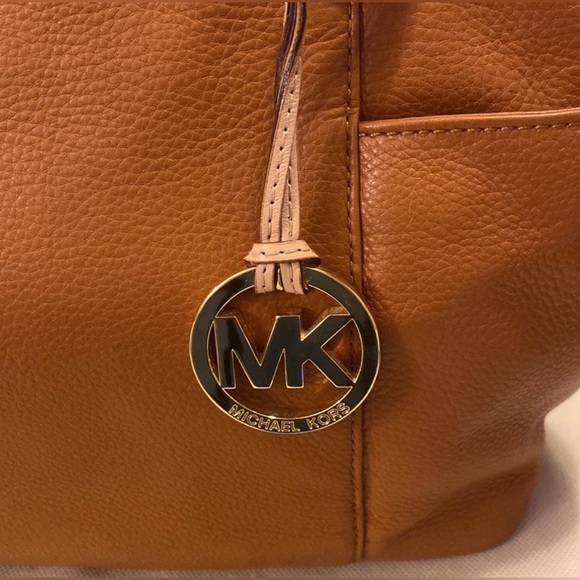 Michael Kors Shoulder Bag, 14 x 10 x 4 with 10” drop, Good Condition - Picture 2 of 13